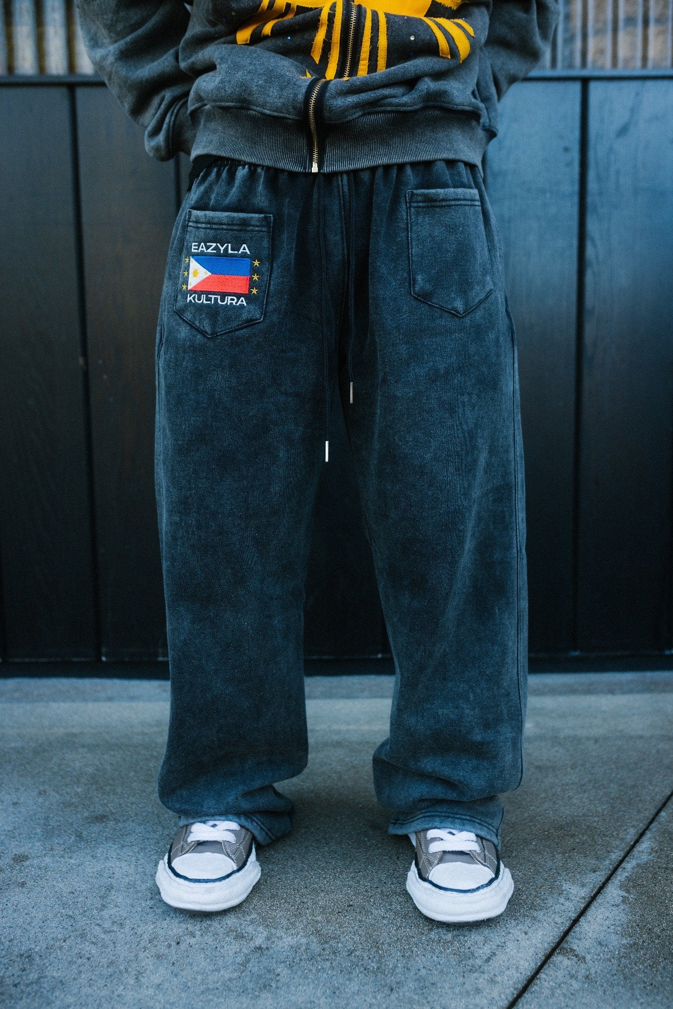 BLACK ACID WASH KULTURA SWEATS
