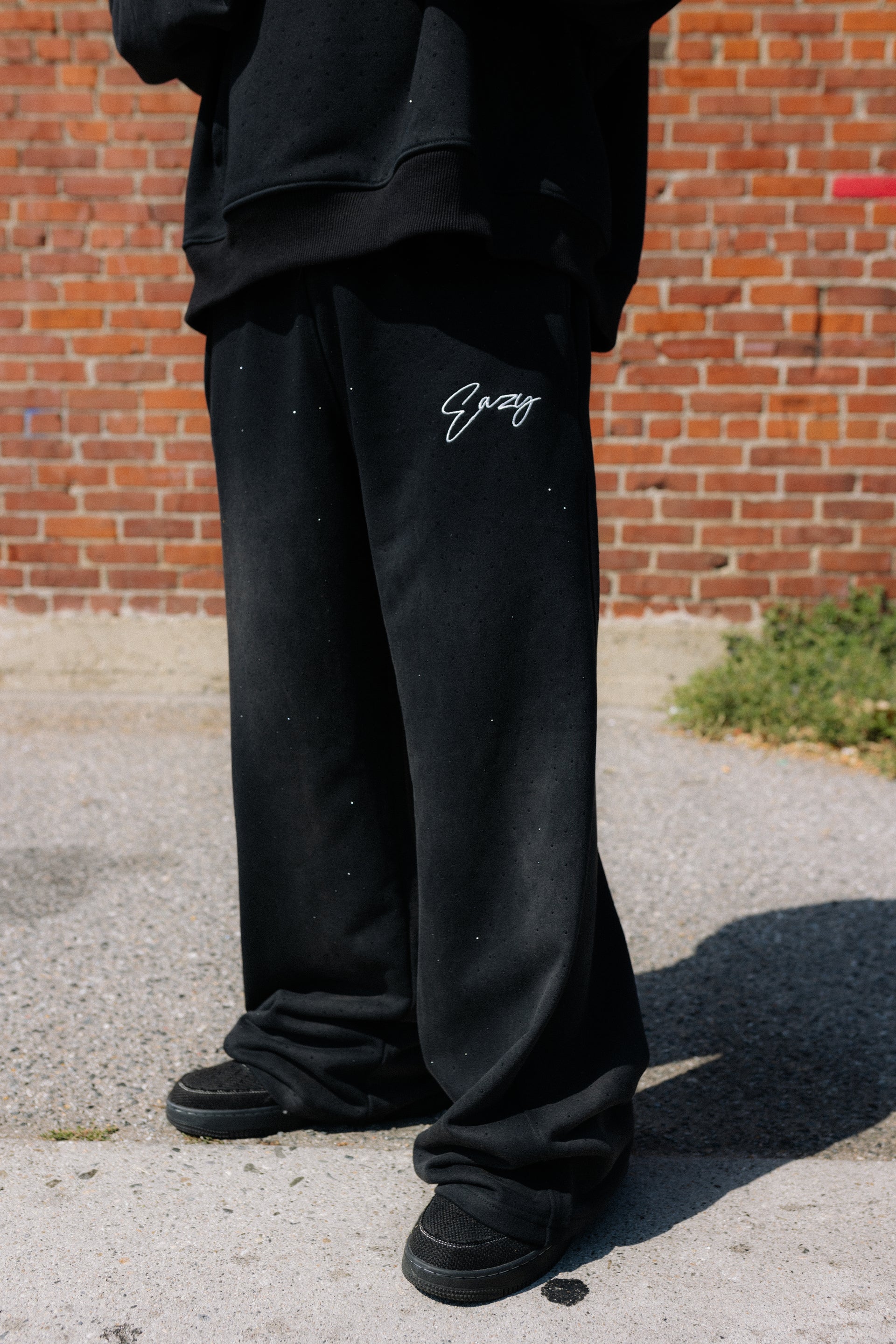 BLACK/BLACK RHINESTONE SUN FADE EAZY SWEATPANTS