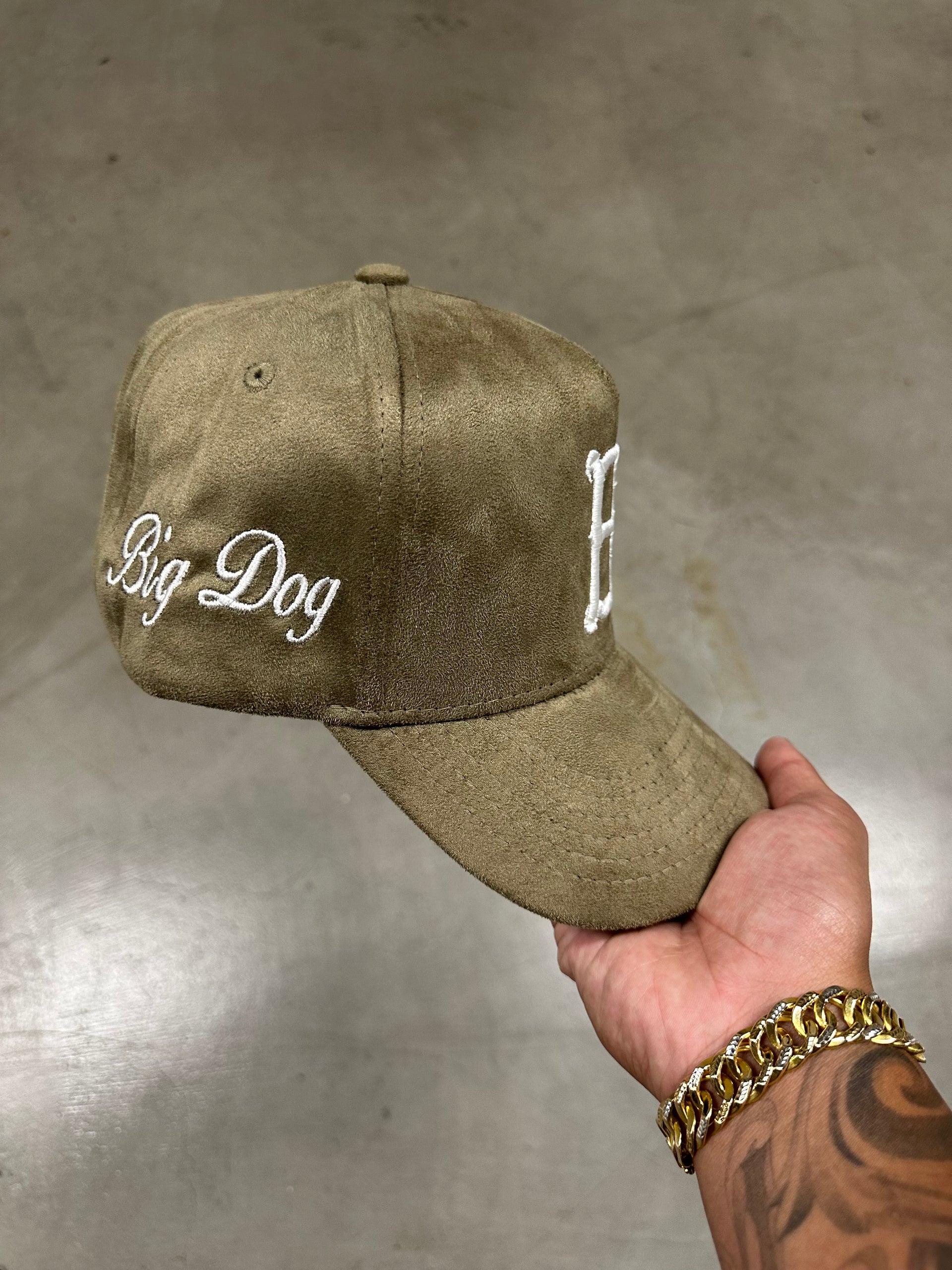 OLIVE BIG DOG "B" SNAP (SUEDE)