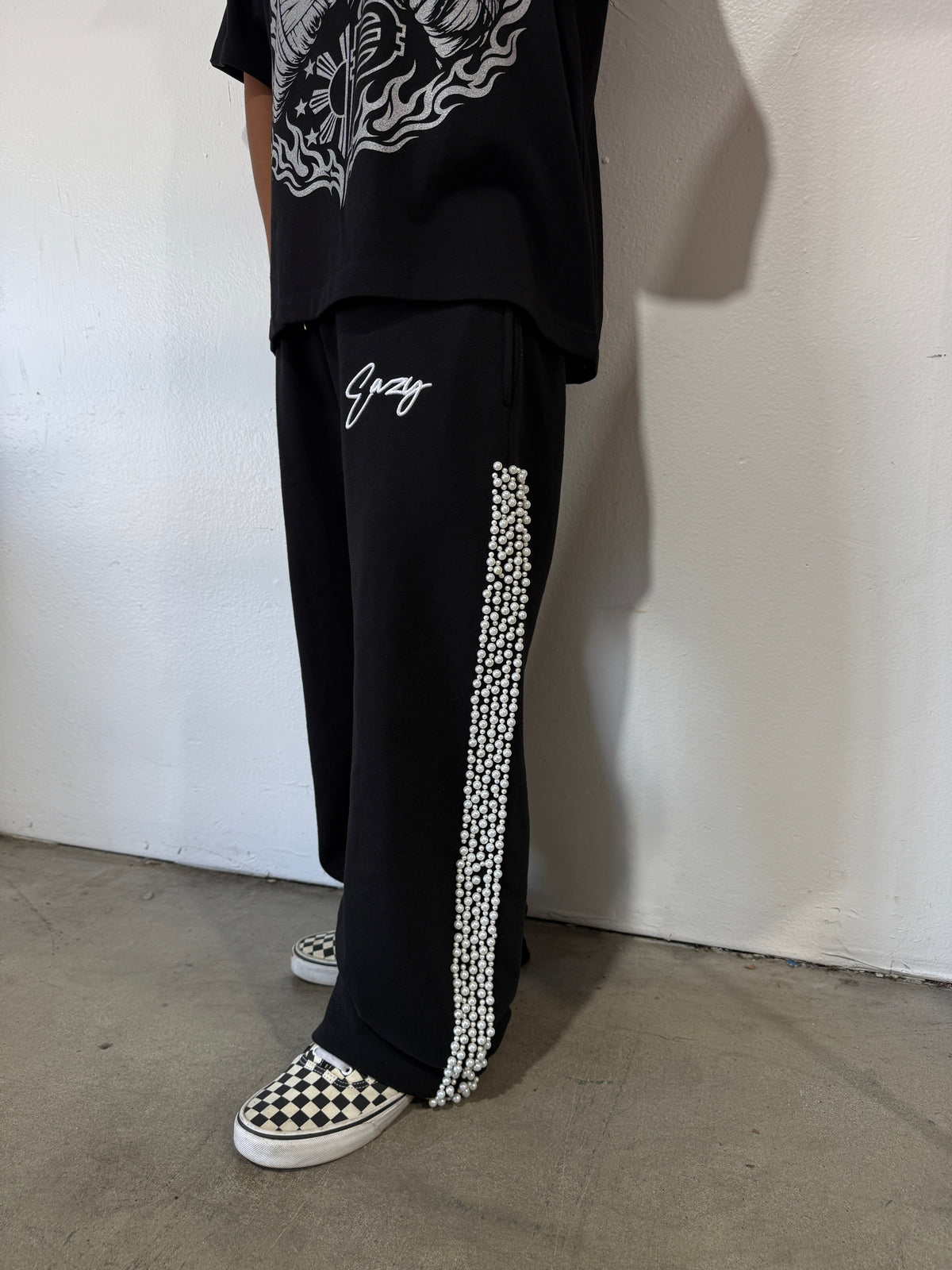 EAZY PEARL SWEATS
