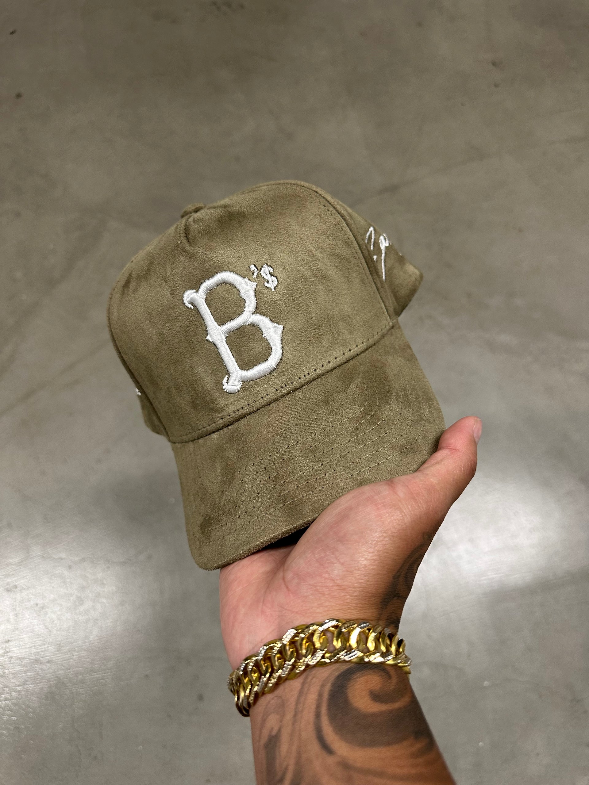 OLIVE BIG DOG "B" SNAP (SUEDE)