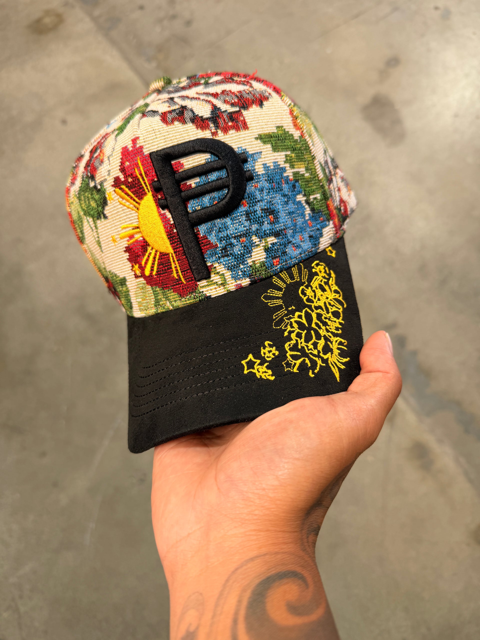 LOLA'S TAPESTRY HAT (ROSES)